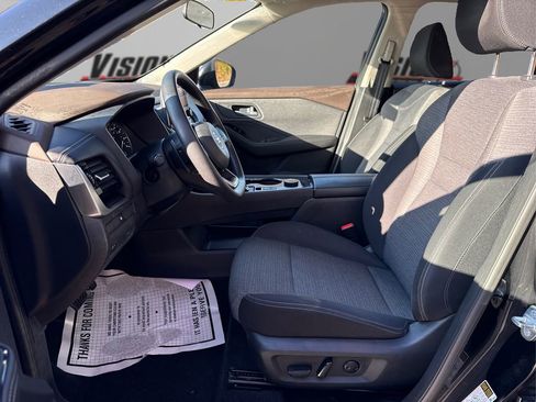 Used 2021 Nissan Rogue SV image 9