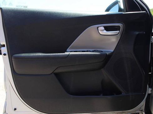 Used 2019 Kia Niro LX FWD image 11