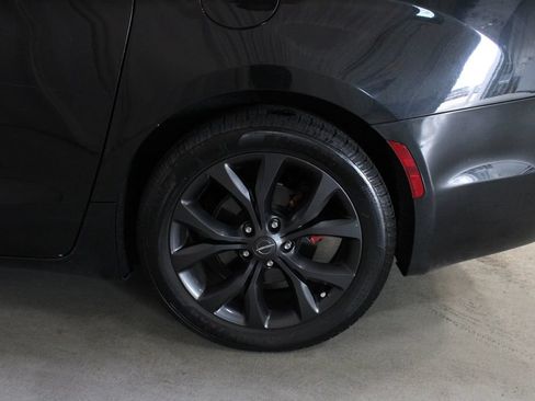 Used 2019 Chrysler Pacifica Touring-L Plus w/ S Appearance Package FWD image 28