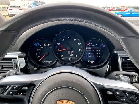 Used 2018 Porsche Macan AWD/4WD image 25