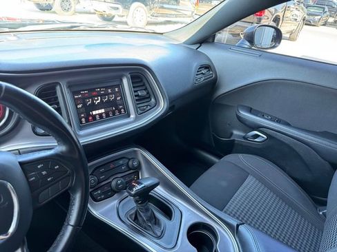 Used 2022 Dodge Challenger SXT image 12