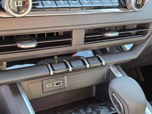 New 2026 Chevrolet Colorado Trail Boss AWD/4WD image 13