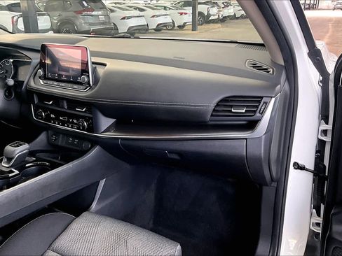 Certified 2024 Nissan Rogue SV image 18