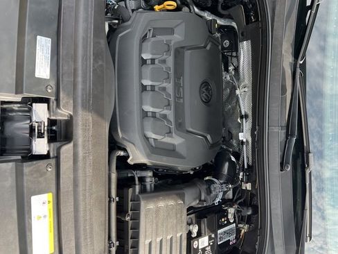 Used 2023 Volkswagen Tiguan SE R-Line image 11