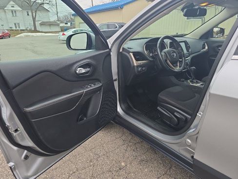 Used 2016 Jeep Cherokee Latitude w/ Cold Weather Group image 16