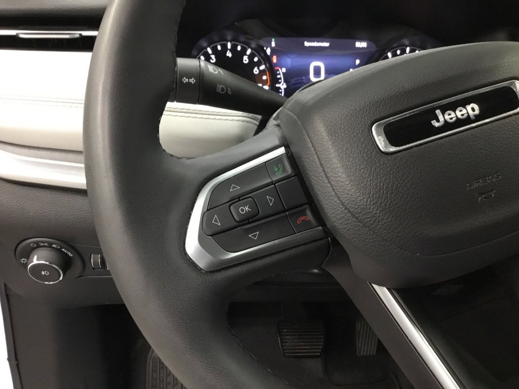 Used 2025 Jeep Compass Limited AWD/4WD image 13
