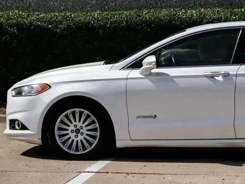 Used 2016 Ford Fusion SE w/ Equipment Group 502A FWD image 16