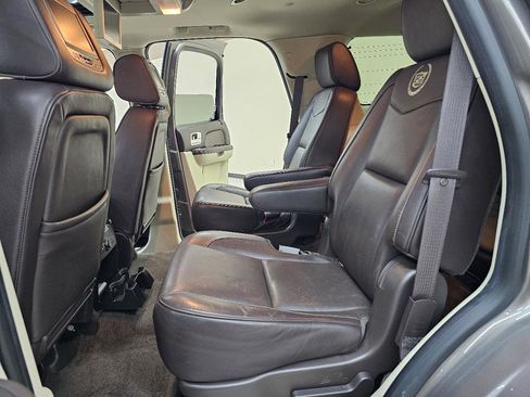 Used 2014 Cadillac Escalade Platinum image 24