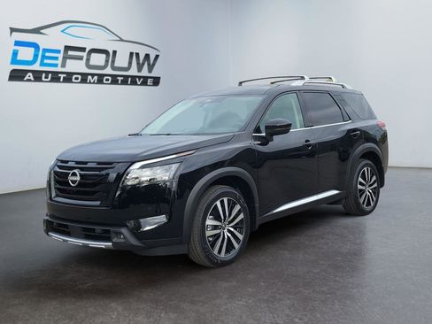 New 2025 Nissan Pathfinder Platinum w/ Black Appearance Package image 7