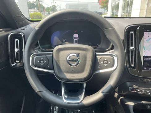 Used 2025 Volvo XC40 B5 Plus AWD/4WD image 19