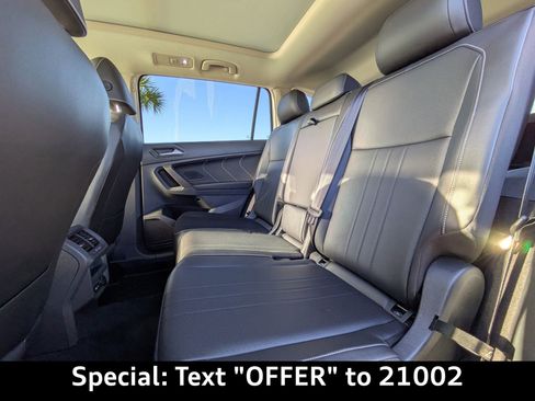 Used 2022 Volkswagen Tiguan SE w/ Panoramic Sunroof Package image 15
