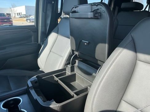 Used 2024 Chevrolet Suburban Z71 w/ Off-Road Capability Package image 33