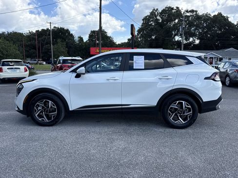 Used 2023 Kia Sportage LX FWD image 2