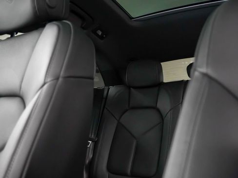 Certified 2026 Porsche Macan AWD/4WD image 36