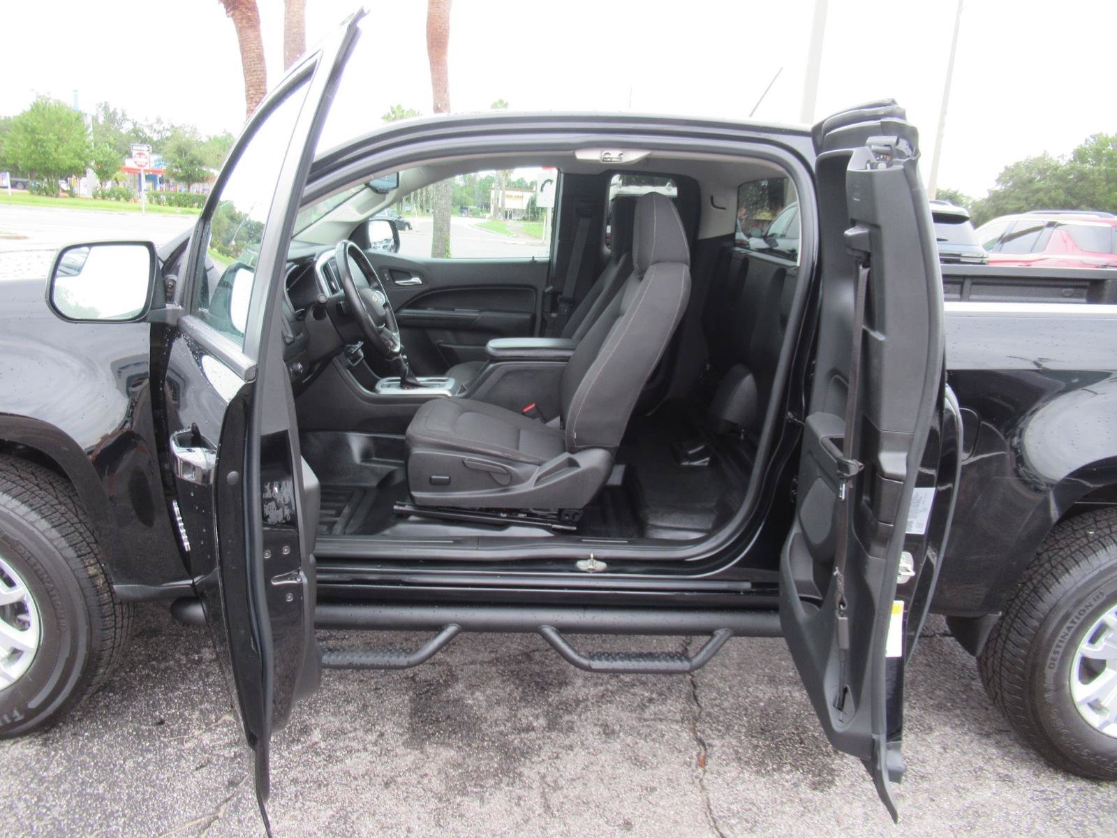 Used 2022 Chevrolet Colorado LT w/ Fleet Safety Package RWD image 17