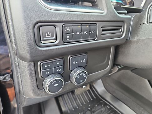 Used 2022 Chevrolet Suburban LT AWD/4WD image 21