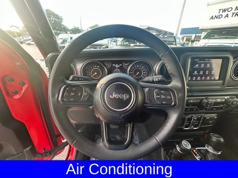 Used 2023 Jeep Gladiator Sport image 15