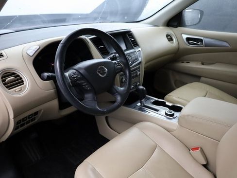 Used 2020 Nissan Pathfinder SL image 10