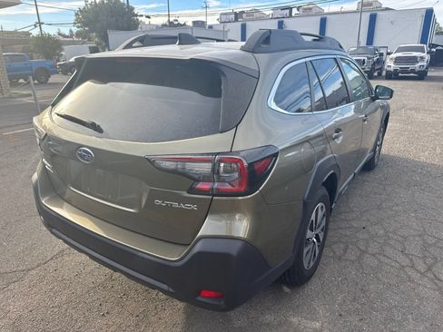 Used 2024 Subaru Outback Premium AWD/4WD image 3