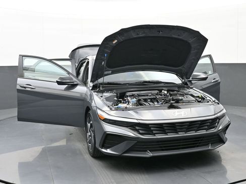 Certified 2025 Hyundai Elantra Sport image 57