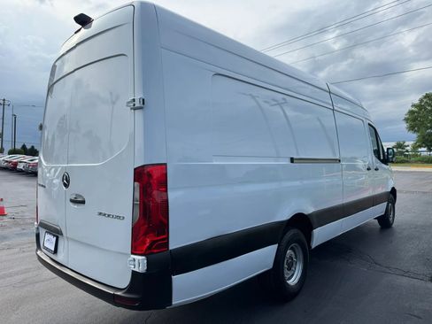 Used 2020 Mercedes-Benz Sprinter 3500 w/ Driver Convenience Package image 5
