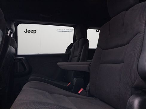 Used 2015 Dodge Grand Caravan SE w/ Quick Order Package 29E SE image 12