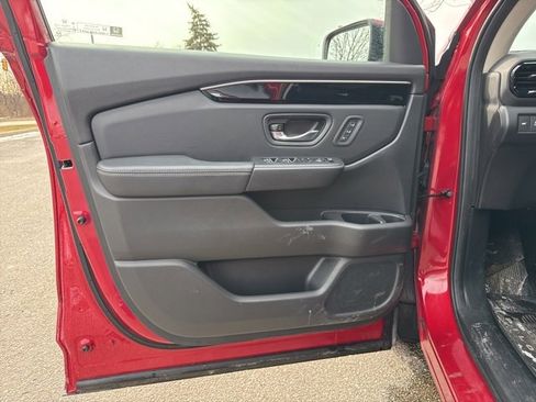 Certified 2025 Honda Pilot Touring image 24