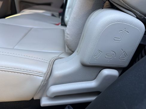 Used 2019 Ford Explorer XLT w/ Equipment Group 202A image 17