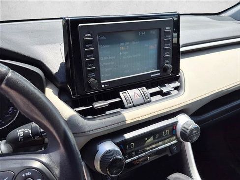Used 2020 Toyota RAV4 XLE Premium FWD image 13