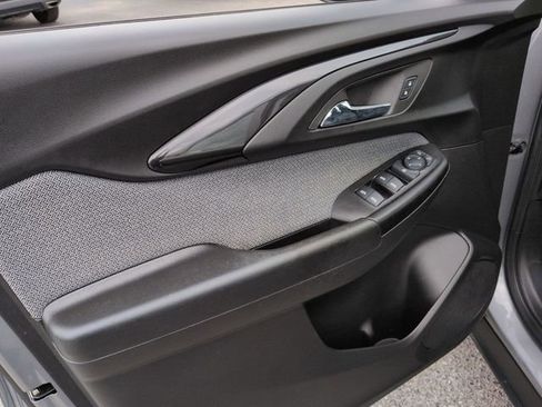 Used 2023 Chevrolet TrailBlazer LS image 12