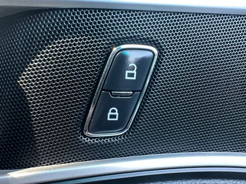 Used 2017 Ford Explorer XLT w/ Equipment Group 202A AWD/4WD image 26