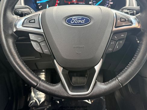 Used 2019 Ford Edge SEL AWD/4WD image 17