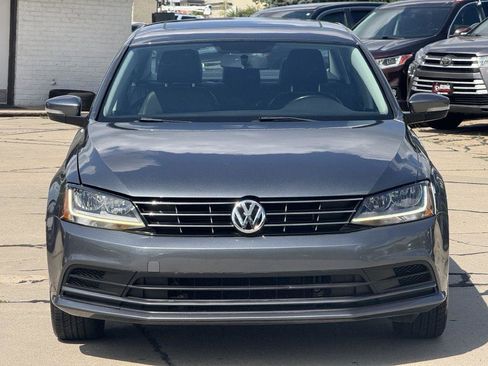 Used 2018 Volkswagen Jetta SE FWD image 2