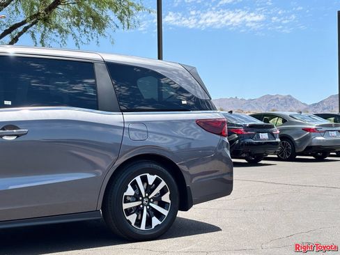 Used 2026 Honda Odyssey EX-L image 10