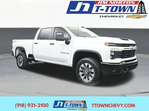 Used 2024 Chevrolet Silverado 2500 Custom w/ Custom Convenience Package AWD/4WD image 1