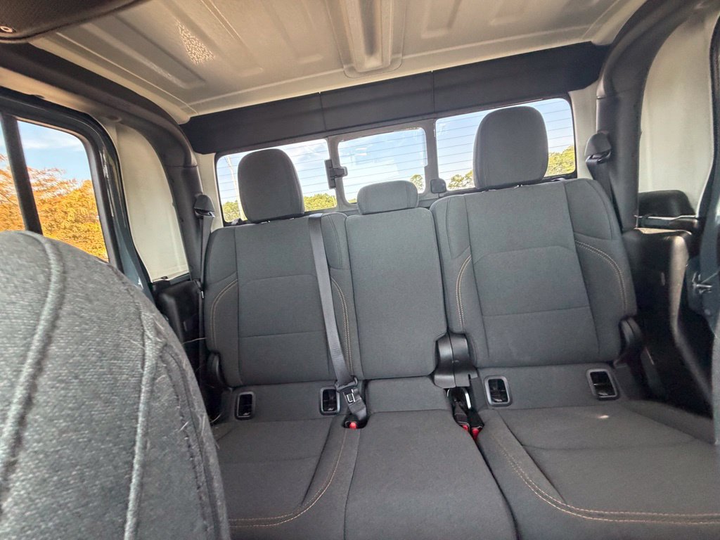Certified 2024 Jeep Gladiator Sport AWD/4WD image 40