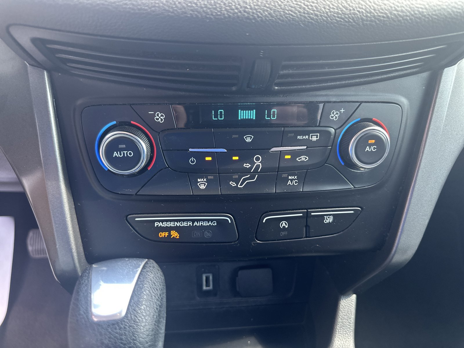 Used 2017 Ford Escape SE FWD image 15