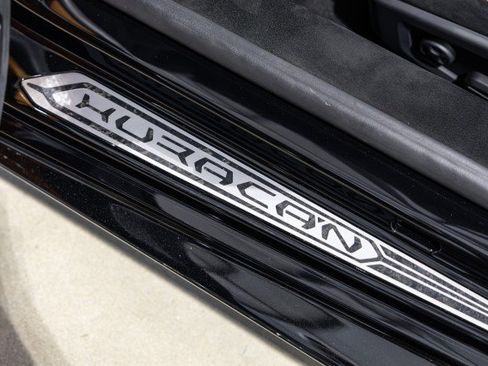 Used 2018 Lamborghini Huracan Performante AWD/4WD image 35