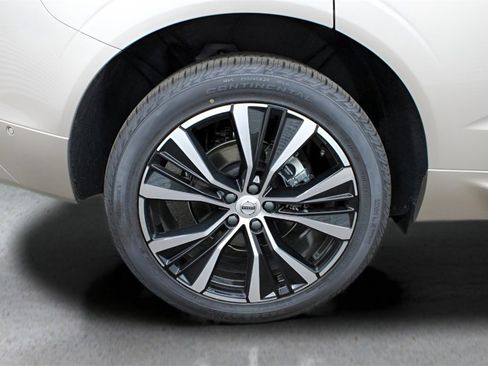 New 2025 Volvo XC60 B5 Plus w/ Protection Package Premier image 17