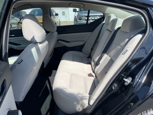 Used 2025 Nissan Altima 2.5 SV image 14