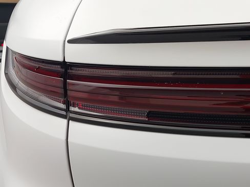 Certified 2026 Porsche Cayenne E-Hybrid Coupe AWD/4WD image 37