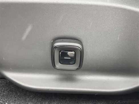 Certified 2025 Volvo EX30 Plus w/ Protection Package Premier image 16