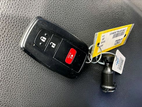 Used 2020 Toyota RAV4 XLE w/ XLE Grade Weather Package image 15