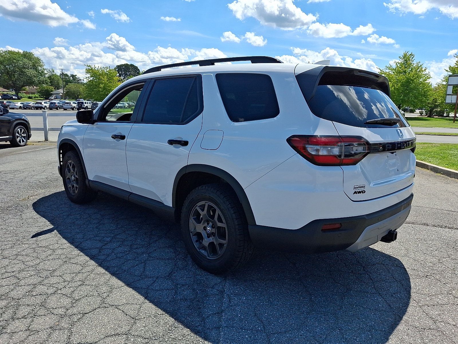 Used 2023 Honda Pilot TrailSport image 4
