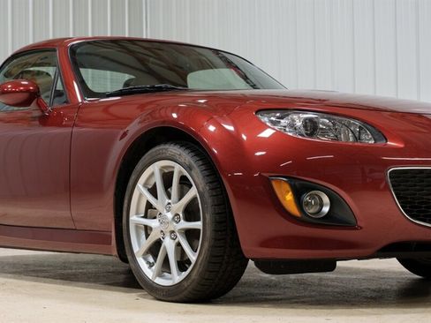 Used 2009 MAZDA MX-5 Miata Grand Touring w/ Premium Pkg image 14