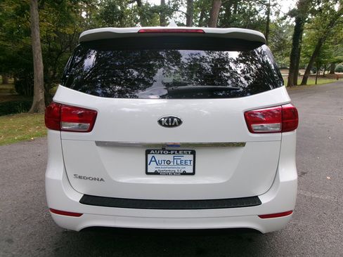 Used 2018 Kia Sedona L image 7
