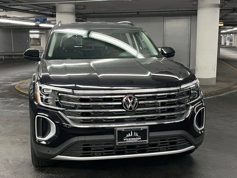 New 2025 Volkswagen Atlas SE image 32