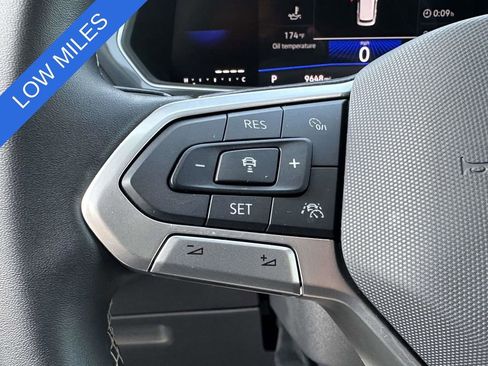 Used 2024 Volkswagen Tiguan SE image 21