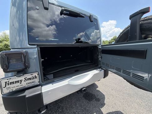 Used 2015 Jeep Wrangler Unlimited Sahara AWD/4WD image 33