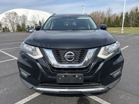 Used 2018 Nissan Rogue SV image 2